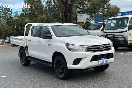 White 2017 Toyota Hilux Dual Cab Chassis Sr (4X4)