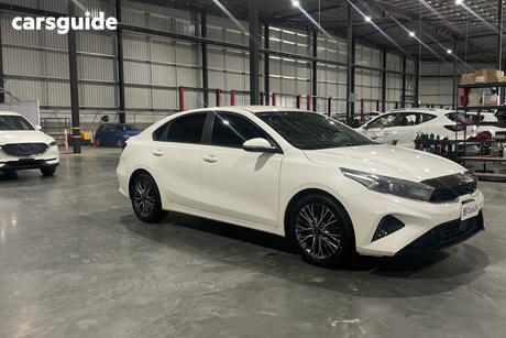White 2022 Kia Cerato Sedan Sport+