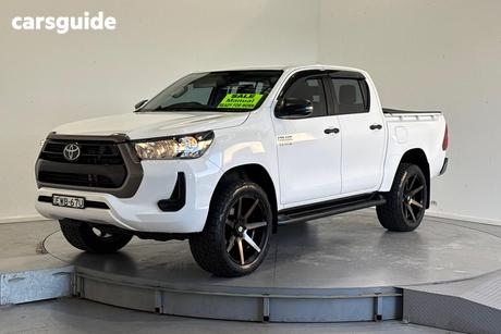 White 2022 Toyota Hilux Double Cab Pick Up Sr Hi-Rider (4X2)