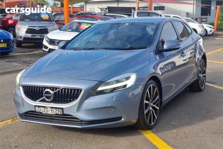 Blue 2016 Volvo V40 Hatchback D2 Momentum