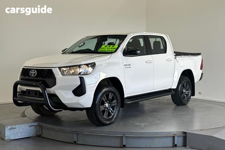 White 2024 Toyota Hilux X Cab Cab Chassis Sr (4X4)