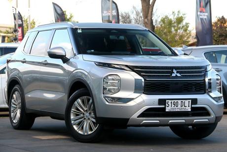 Silver 2024 Mitsubishi Outlander Wagon Ls 7 Seat (2Wd)