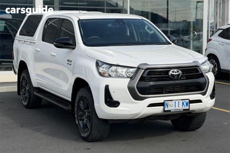 White 2023 Toyota Hilux Double Cab Pick Up Sr (4X4)