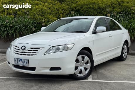White 2009 Toyota Camry Sedan Altise