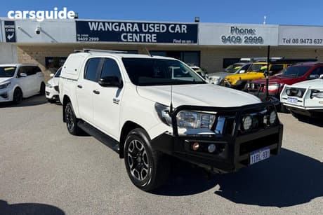 White 2018 Toyota Hilux Double Cab Pick Up Sr (4X4)