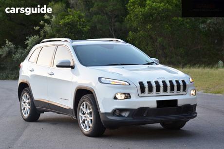 White 2017 Jeep Cherokee Wagon Longitude (4X4)