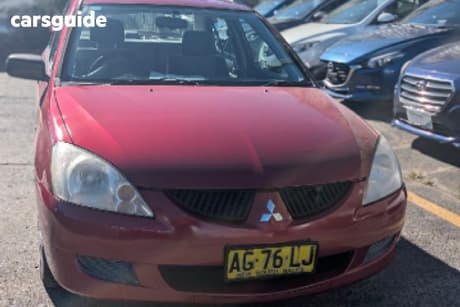 Red 2005 Mitsubishi Lancer Sedan Es