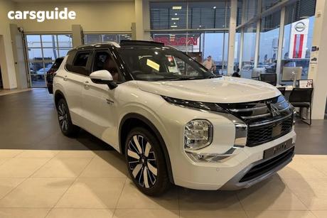 White 2025 Mitsubishi Outlander Wagon Phev Exceed Tour 5 Seat (Awd)