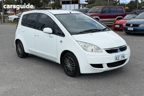 White 2006 Mitsubishi Colt Hatchback Es