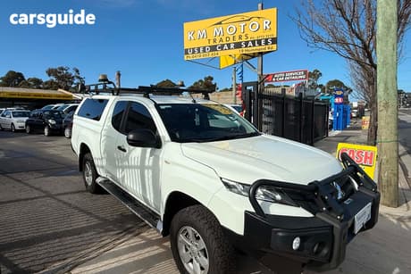 White 2019 Mitsubishi Triton Club Cab Pickup Glx Plus (4X4)