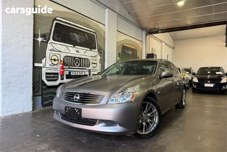 Grey 2009 Nissan Skyline SUV 370GT