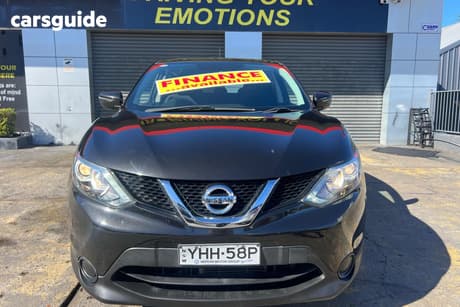 Black 2016 Nissan Qashqai SUV ST J11