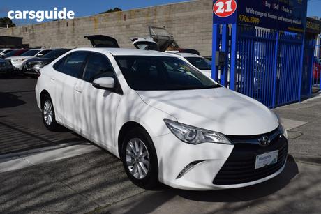 White 2016 Toyota Camry Sedan Altise