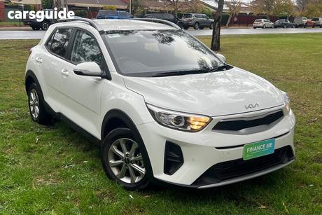 White 2024 Kia Stonic Wagon S