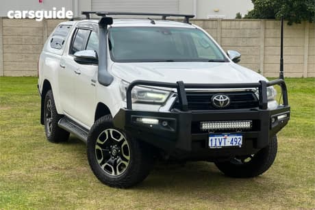 White 2020 Toyota Hilux Double Cab Pick Up Sr5 (4X4)