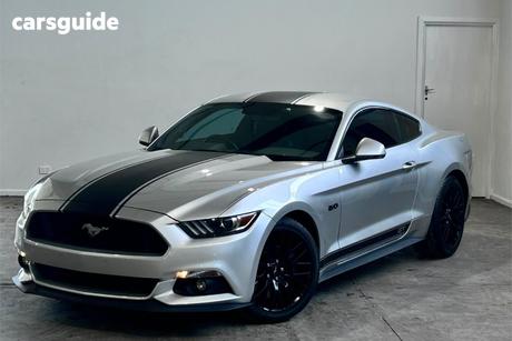 Silver 2017 Ford Mustang Coupe Fastback Gt 5.0 V8