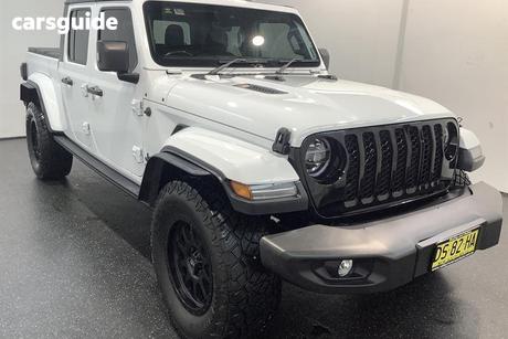 White 2022 Jeep Gladiator Dual Cab Utility Rubicon (4X4)