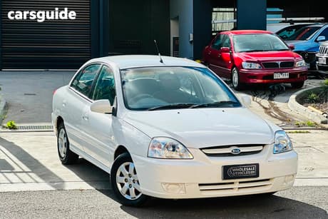 White 2005 Kia RIO Sedan