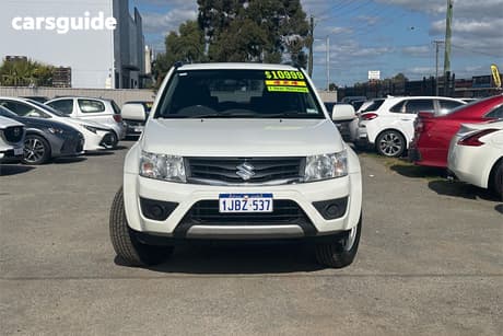 White 2013 Suzuki Grand Vitara Wagon (4X4)