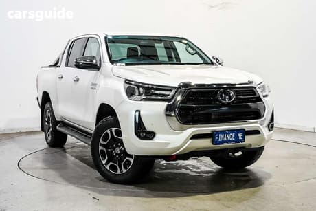 White 2021 Toyota Hilux Double Cab Chassis Sr5 (4X4)