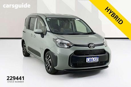 Green 2024 Toyota Sienta Hatch HYBRID X