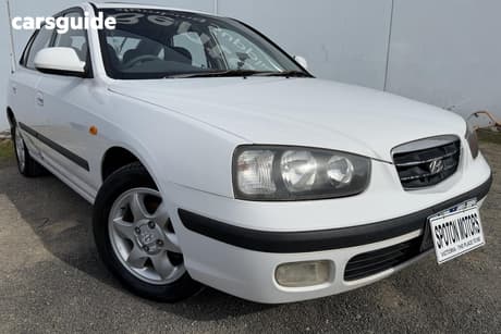White 2002 Hyundai Elantra Hatchback Gls