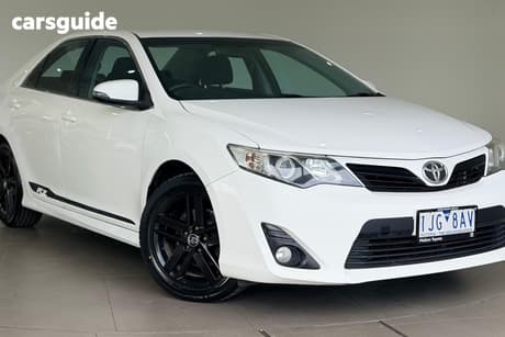 White 2014 Toyota Camry Sedan Rz S.E.