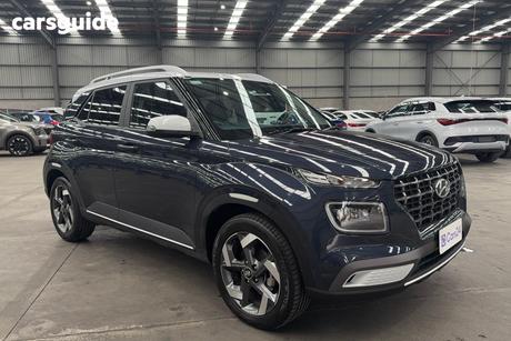 White 2023 Hyundai Venue Wagon Elite (Denim) Two-Tone Roof