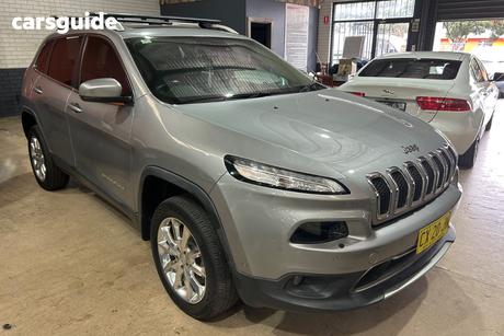 Silver 2015 Jeep Cherokee Wagon Limited (4X4)