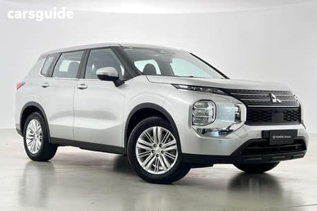 Silver 2023 Mitsubishi Outlander Wagon Es 7 Seat (2Wd)