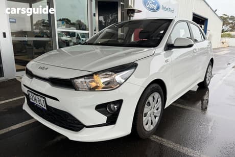 White 2023 Kia RIO Hatchback S