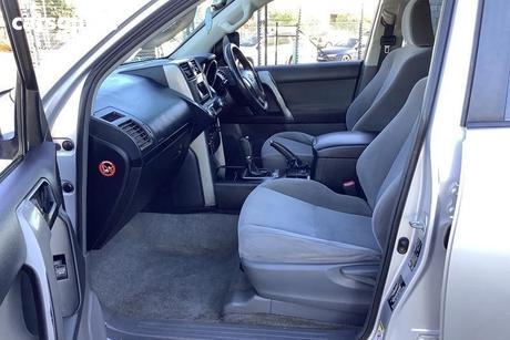 Silver 2011 Toyota Landcruiser Prado Wagon Gxl (4X4)
