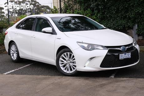 White 2016 Toyota Camry Sedan Atara Sl Hybrid