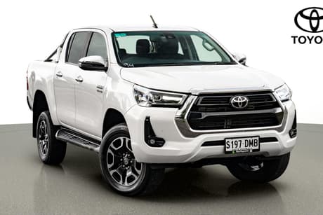 White 2020 Toyota Hilux Double Cab Chassis Sr5 (4X4)