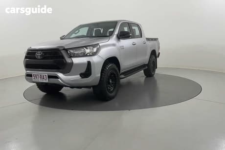 Silver 2022 Toyota Hilux Double Cab Pick Up Sr Hi-Rider (4X2)