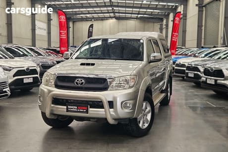 Silver 2011 Toyota Hilux Dual Cab Pick-up Sr5 (4X4)