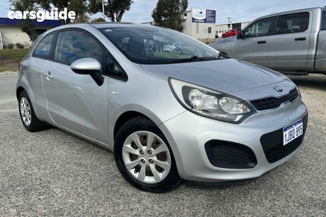Silver 2013 Kia RIO Hatchback S