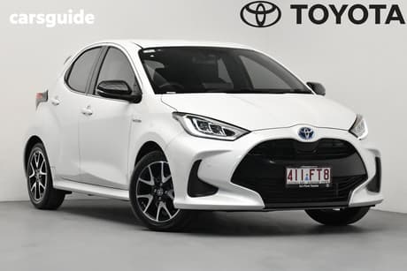 White 2022 Toyota Yaris Hatchback Zr Hybrid