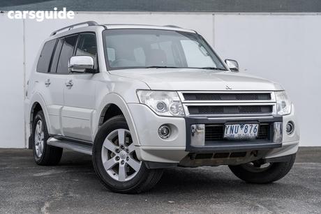 White 2011 Mitsubishi Pajero Wagon Platinum Edition