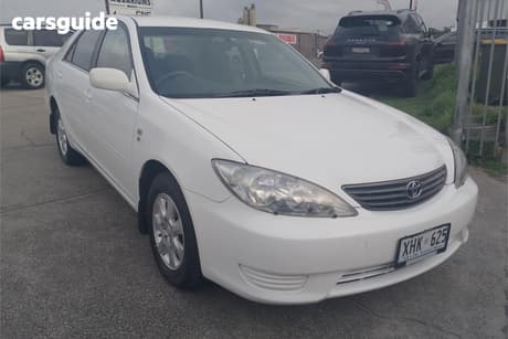 White 2005 Toyota Camry Sedan Altise