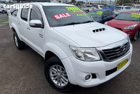 White 2015 Toyota Hilux Dual Cab Pick-up Sr5 (4X4)