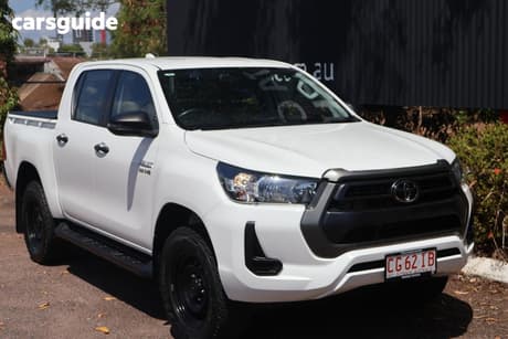 White 2022 Toyota Hilux Cab Chassis Sr (4X4)