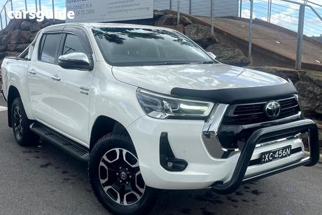 White 2022 Toyota Hilux Double Cab Pick Up Sr5 (4X4)
