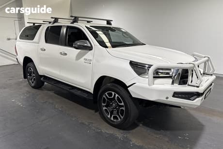 White 2021 Toyota Hilux Double Cab Pick Up Sr5 (4X4)
