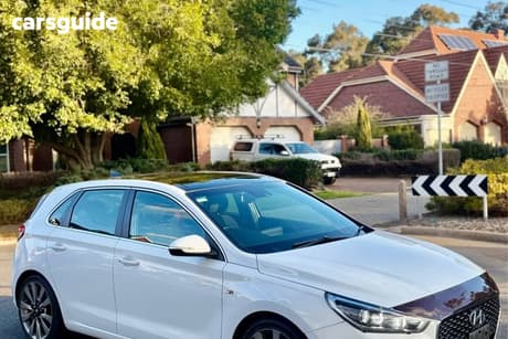 White 2017 Hyundai I30 Hatchback Sr Premium