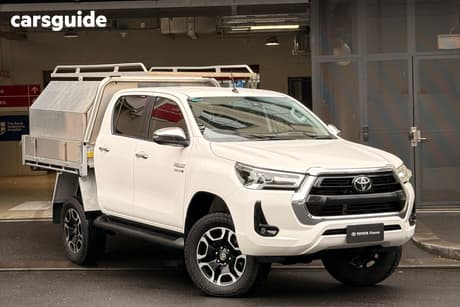 White 2021 Toyota Hilux Double Cab Chassis Sr5 (4X4)