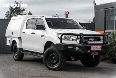 White 2018 Toyota Hilux Double Cab Chassis Sr (4X4)