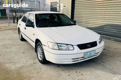 White 1998 Toyota Camry Sedan Csi