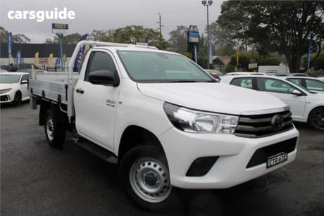 White 2022 Toyota Hilux Cab Chassis Sr (4X4)