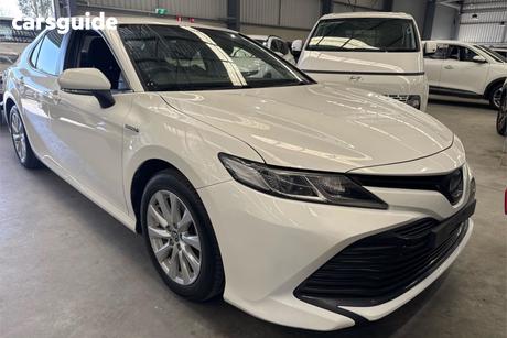 White 2019 Toyota Camry Sedan Ascent